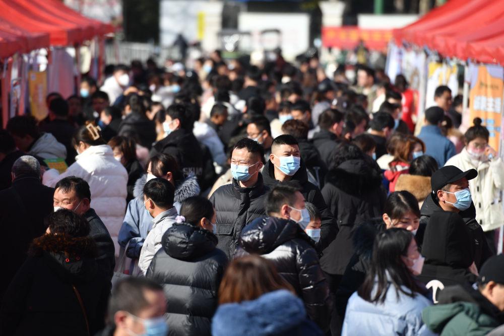 沂南县招聘会盛况空前，求职招聘市场火热升级纪实